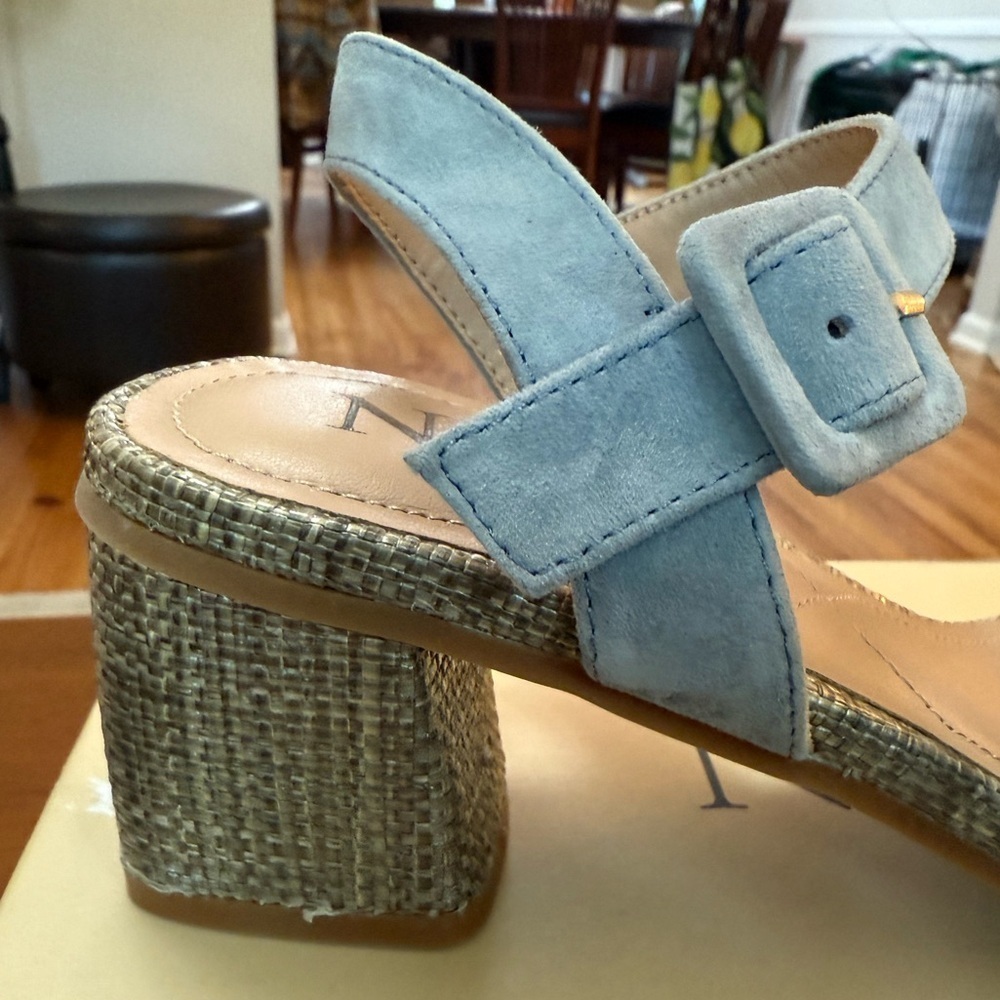 Nydj suede Women's Blue Sandals sz 7 NEW $130 retail - Picture 4 of 6